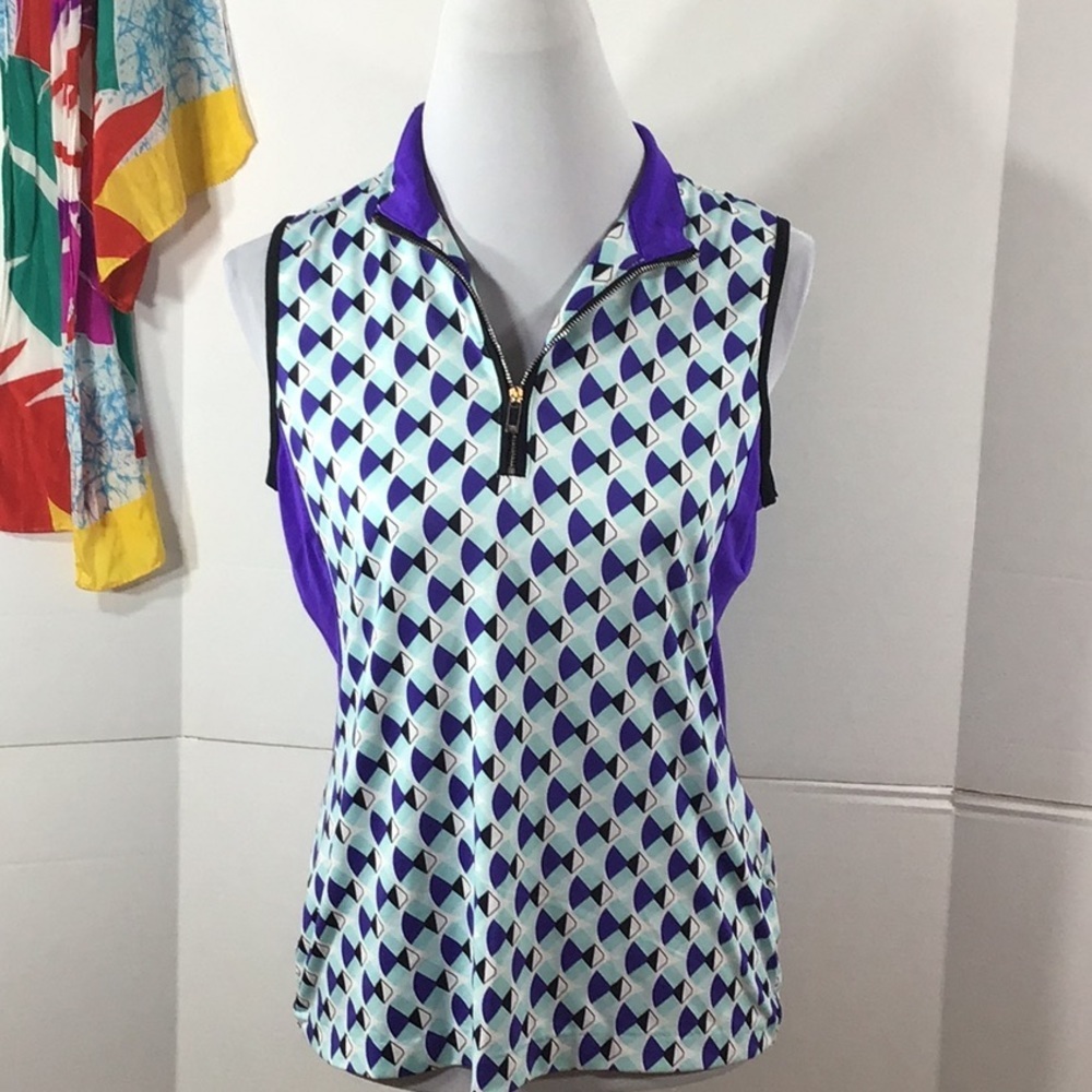 Tail zip neck pull over top M